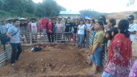 Pelatihan Menanam Sayur Kelompok KWT Desa Nahakram